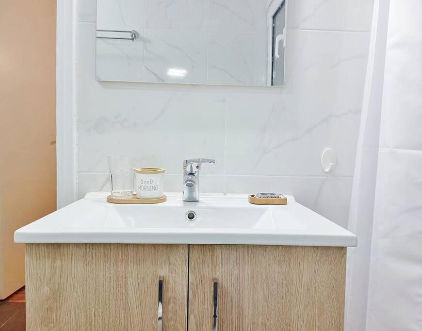 Sunny Two-Bedroom Apartment Next To Panathenaic Stadium Exteriör bild